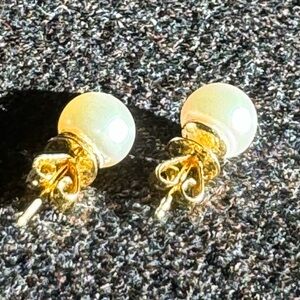 Freshwater pearl earrings